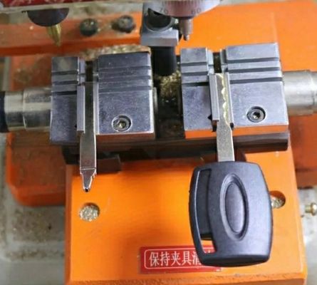 110V/220V Defu 368A 키 절단 기계 자동차 키 복제를 위해 빠르고 정확하게